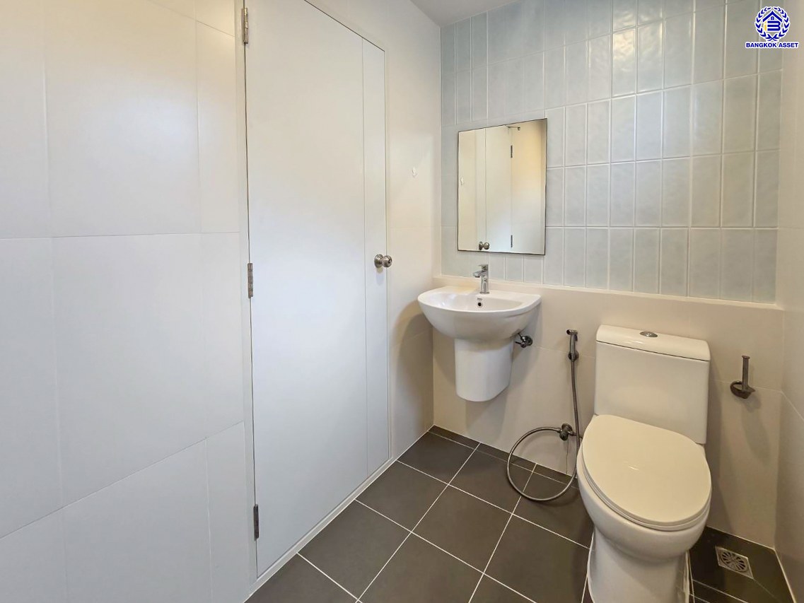 *****บ้านเดี่ยวมือสองปทุมธานี โครงการ อณาสิริ ราชพฤกษ์-346 เนื้อที่กว้างถึง 55.40 ตร.ว. พื้นที่ใช้สอย 161 ตร.ม. ฟังก์ชัน 3 ห้องนอน 3 ห้องน้ำ 2 ที่จอดรถ บนทำเลเดินทางสะดวก เชื่อมต่อ ถนนราชพฤกษ์, ถนนสะพานนนทบุรี-บางบัวทอง ใกล้จุดขึ้นทางด่วน "ศรีสมาน" ใกล้โรบินสันศรีสมาน และ โรบินสันราชพฤกษ์