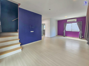 บ้านเดี่ยวมือสองปทุมธานี โครงการ อณาสิริ ราชพฤกษ์-346 เนื้อที่กว้างถึง 55.40 ตร.ว. พื้นที่ใช้สอย 161 ตร.ม. ฟังก์ชัน 3 ห้องนอน 3 ห้องน้ำ 2 ที่จอดรถ บนทำเลเดินทางสะดวก เชื่อมต่อ ถนนราชพฤกษ์, ถนนสะพานนนทบุรี-บางบัวทอง ใกล้จุดขึ้นทางด่วน "ศรีสมาน" ใกล้โรบินสันศรีสมาน และ โรบินสันราชพฤกษ์