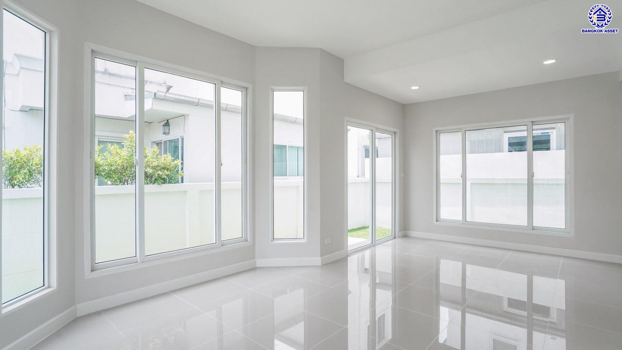 บ้านมือสองตกแต่งใหม่ บ้านคุณภาพดีจาก Property Perfect เพอร์เฟคเพลส ราชพฤกษ์ ติดถนนราชพฤกษ์ เชื่อมต่อถนนรัตนาธิเบศร์ ใกล้รถไฟฟ้าสายสีม่วง "สถานีบางรักน้อยท่าอิฐ" จุดขึ้นทางด่วน "กาญจนาภิเษก" และเซ็นทรัล เวสต์วิลล์ บนเนื้อที่ 56.3 ตร.ว. พื้นที่ใช้สอย 195.17 ตร.ม. พร้อมฟังก์ชัน 3 ห้องนอน 3 ห้องน้ำ จอดรถได้ 2 คัน