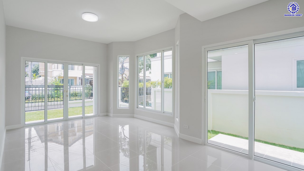 บ้านมือสองตกแต่งใหม่ บ้านคุณภาพดีจาก Property Perfect เพอร์เฟคเพลส ราชพฤกษ์ ติดถนนราชพฤกษ์ เชื่อมต่อถนนรัตนาธิเบศร์ ใกล้รถไฟฟ้าสายสีม่วง "สถานีบางรักน้อยท่าอิฐ" จุดขึ้นทางด่วน "กาญจนาภิเษก" และเซ็นทรัล เวสต์วิลล์ บนเนื้อที่ 56.3 ตร.ว. พื้นที่ใช้สอย 195.17 ตร.ม. พร้อมฟังก์ชัน 3 ห้องนอน 3 ห้องน้ำ จอดรถได้ 2 คัน