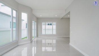 บ้านมือสองตกแต่งใหม่ บ้านคุณภาพดีจาก Property Perfect เพอร์เฟคเพลส ราชพฤกษ์ ติดถนนราชพฤกษ์ เชื่อมต่อถนนรัตนาธิเบศร์ ใกล้รถไฟฟ้าสายสีม่วง "สถานีบางรักน้อยท่าอิฐ" จุดขึ้นทางด่วน "กาญจนาภิเษก" และเซ็นทรัล เวสต์วิลล์ บนเนื้อที่ 56.3 ตร.ว. พื้นที่ใช้สอย 195.17 ตร.ม. พร้อมฟังก์ชัน 3 ห้องนอน 3 ห้องน้ำ จอดรถได้ 2 คัน