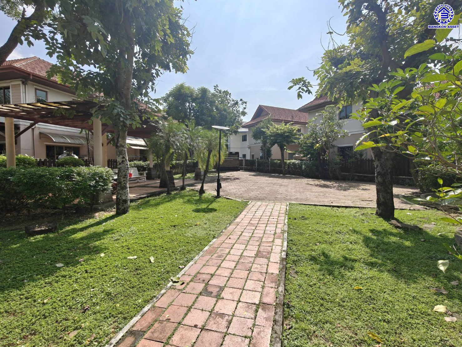 บ้านมือสองตกแต่งใหม่ โครงการ Nontara ราชพฤกษ์ (นนนที) New design เนื้อที่ 56 ตร.ว. บนพื้นที่ใช้สอยกว่า 227.77 ตร.ม. ฟังก์ชัน 4 ห้องนอน 3 ห้องน้ำ จอดรถได้ 2 คัน บนทำเลใจกลางราชพฤกษ์ ใกล้ห้างเซ็นทรัล เวสวิลล์, ทางพิเศษศรีรัช เชื่อมสู่สาทร-ปิ่นเกล้า ได้อย่างรวดเร็ว...