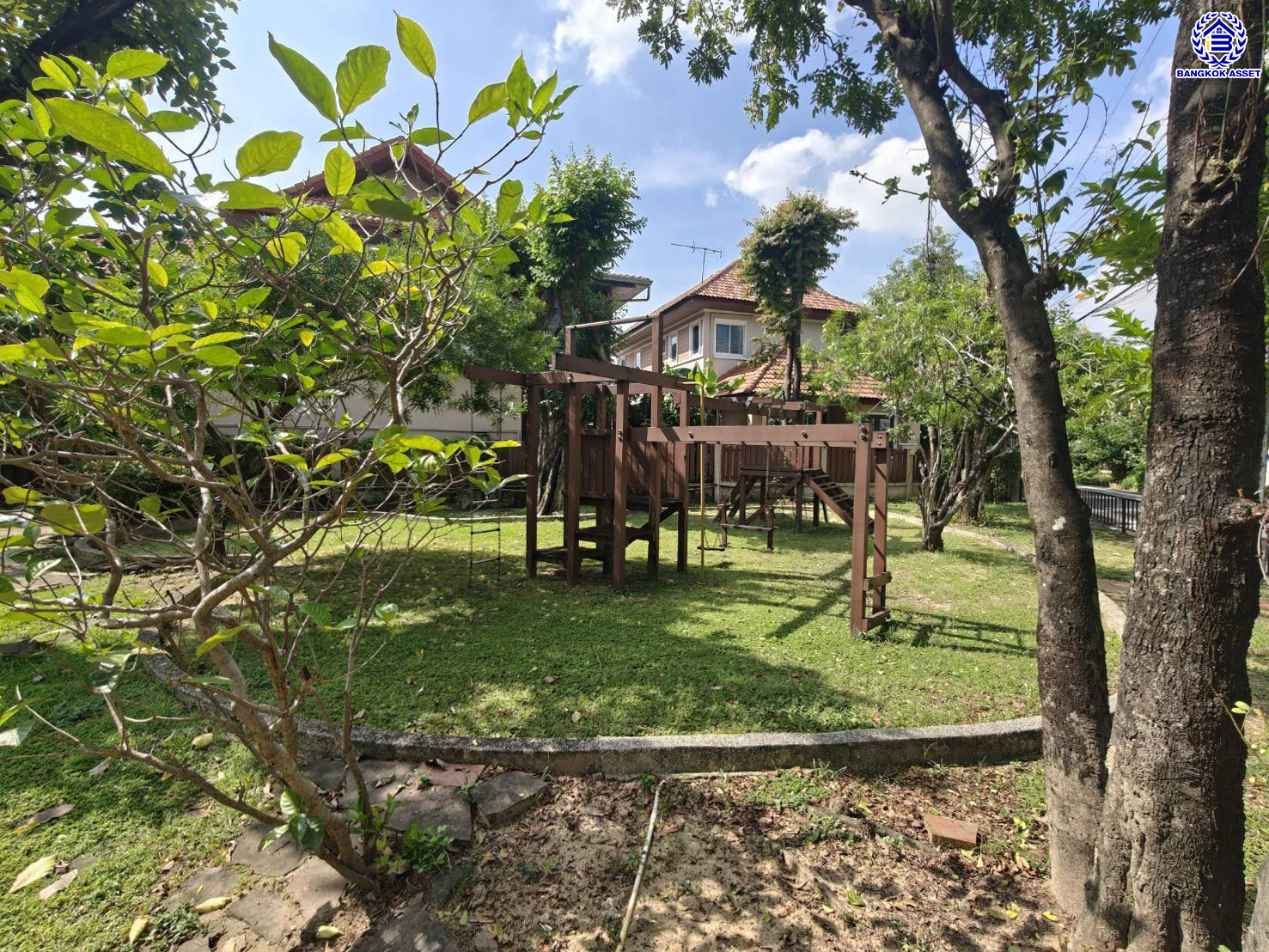 บ้านมือสองตกแต่งใหม่ โครงการ Nontara ราชพฤกษ์ (นนนที) New design เนื้อที่ 56 ตร.ว. บนพื้นที่ใช้สอยกว่า 227.77 ตร.ม. ฟังก์ชัน 4 ห้องนอน 3 ห้องน้ำ จอดรถได้ 2 คัน บนทำเลใจกลางราชพฤกษ์ ใกล้ห้างเซ็นทรัล เวสวิลล์, ทางพิเศษศรีรัช เชื่อมสู่สาทร-ปิ่นเกล้า ได้อย่างรวดเร็ว...