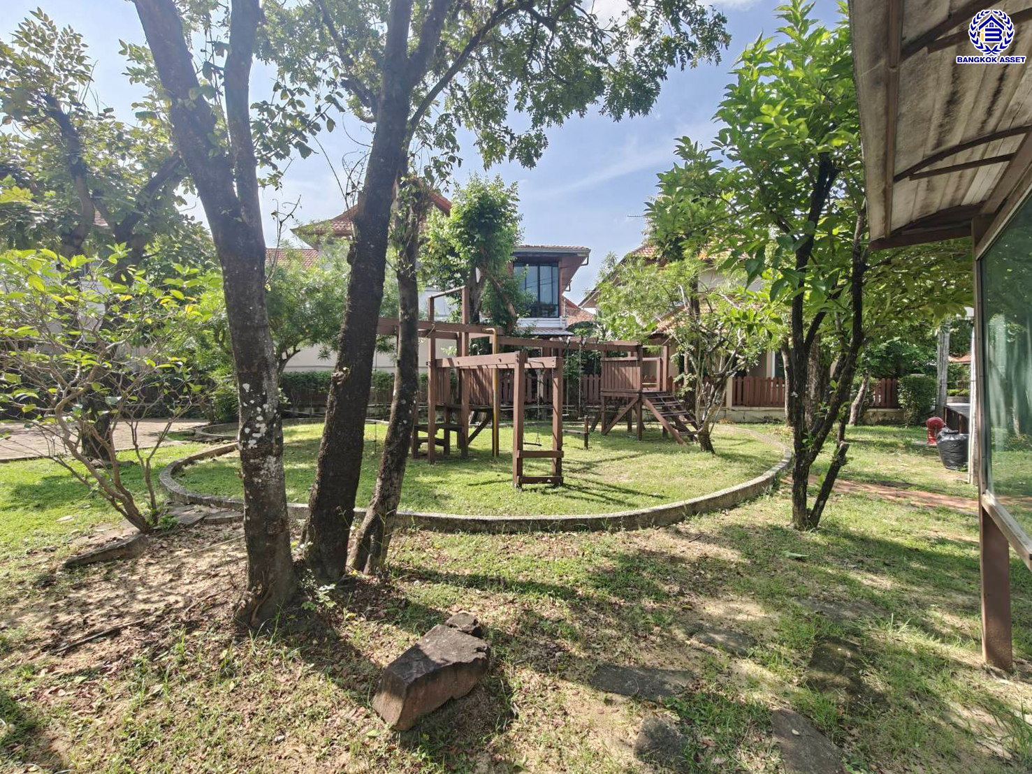 บ้านมือสองตกแต่งใหม่ โครงการ Nontara ราชพฤกษ์ (นนนที) New design เนื้อที่ 56 ตร.ว. บนพื้นที่ใช้สอยกว่า 227.77 ตร.ม. ฟังก์ชัน 4 ห้องนอน 3 ห้องน้ำ จอดรถได้ 2 คัน บนทำเลใจกลางราชพฤกษ์ ใกล้ห้างเซ็นทรัล เวสวิลล์, ทางพิเศษศรีรัช เชื่อมสู่สาทร-ปิ่นเกล้า ได้อย่างรวดเร็ว...