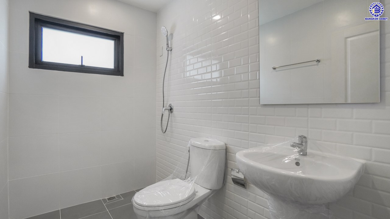 บ้านมือสองตกแต่งใหม่ โครงการ Nontara ราชพฤกษ์ (นนนที) New design เนื้อที่ 56 ตร.ว. บนพื้นที่ใช้สอยกว่า 227.77 ตร.ม. ฟังก์ชัน 4 ห้องนอน 3 ห้องน้ำ จอดรถได้ 2 คัน บนทำเลใจกลางราชพฤกษ์ ใกล้ห้างเซ็นทรัล เวสวิลล์, ทางพิเศษศรีรัช เชื่อมสู่สาทร-ปิ่นเกล้า ได้อย่างรวดเร็ว...