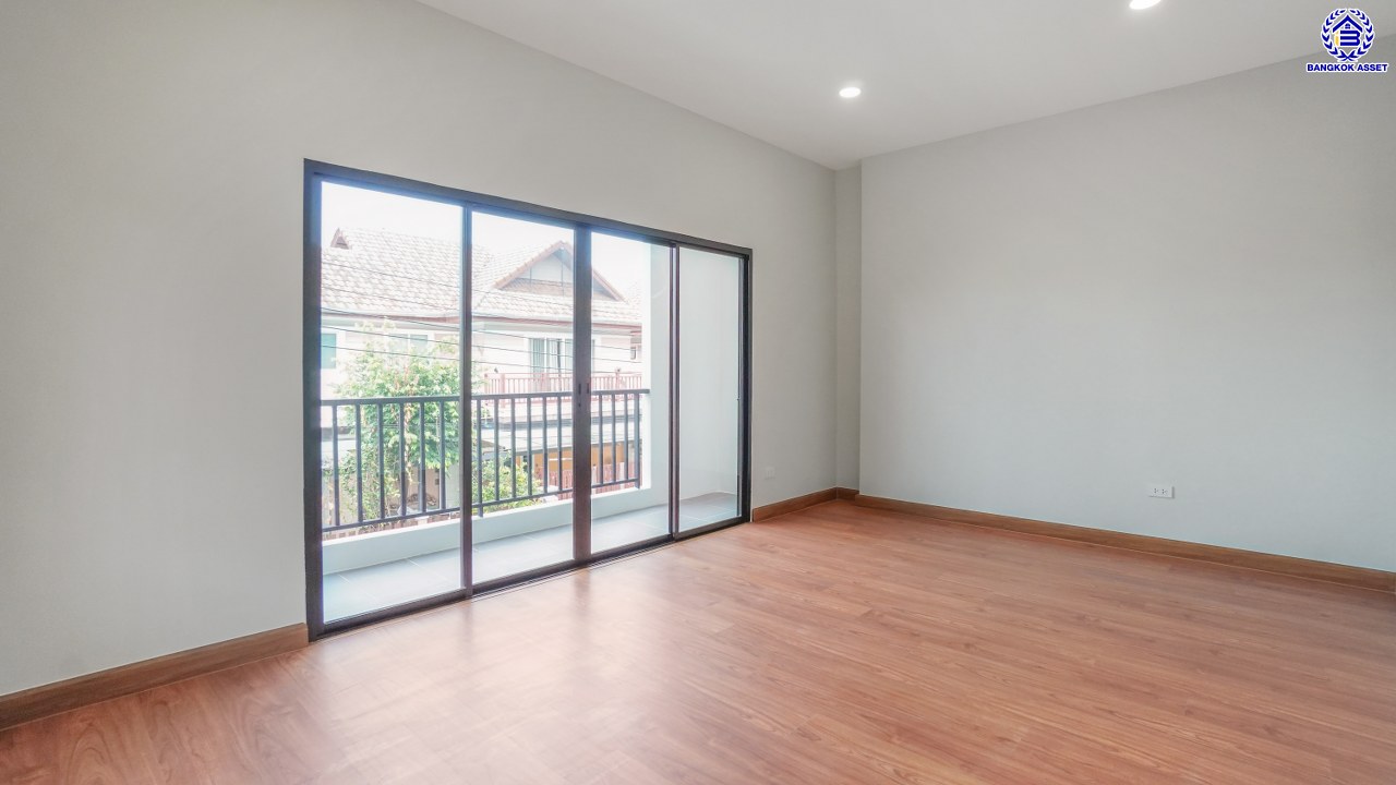 บ้านมือสองตกแต่งใหม่ โครงการ Nontara ราชพฤกษ์ (นนนที) New design เนื้อที่ 56 ตร.ว. บนพื้นที่ใช้สอยกว่า 227.77 ตร.ม. ฟังก์ชัน 4 ห้องนอน 3 ห้องน้ำ จอดรถได้ 2 คัน บนทำเลใจกลางราชพฤกษ์ ใกล้ห้างเซ็นทรัล เวสวิลล์, ทางพิเศษศรีรัช เชื่อมสู่สาทร-ปิ่นเกล้า ได้อย่างรวดเร็ว...