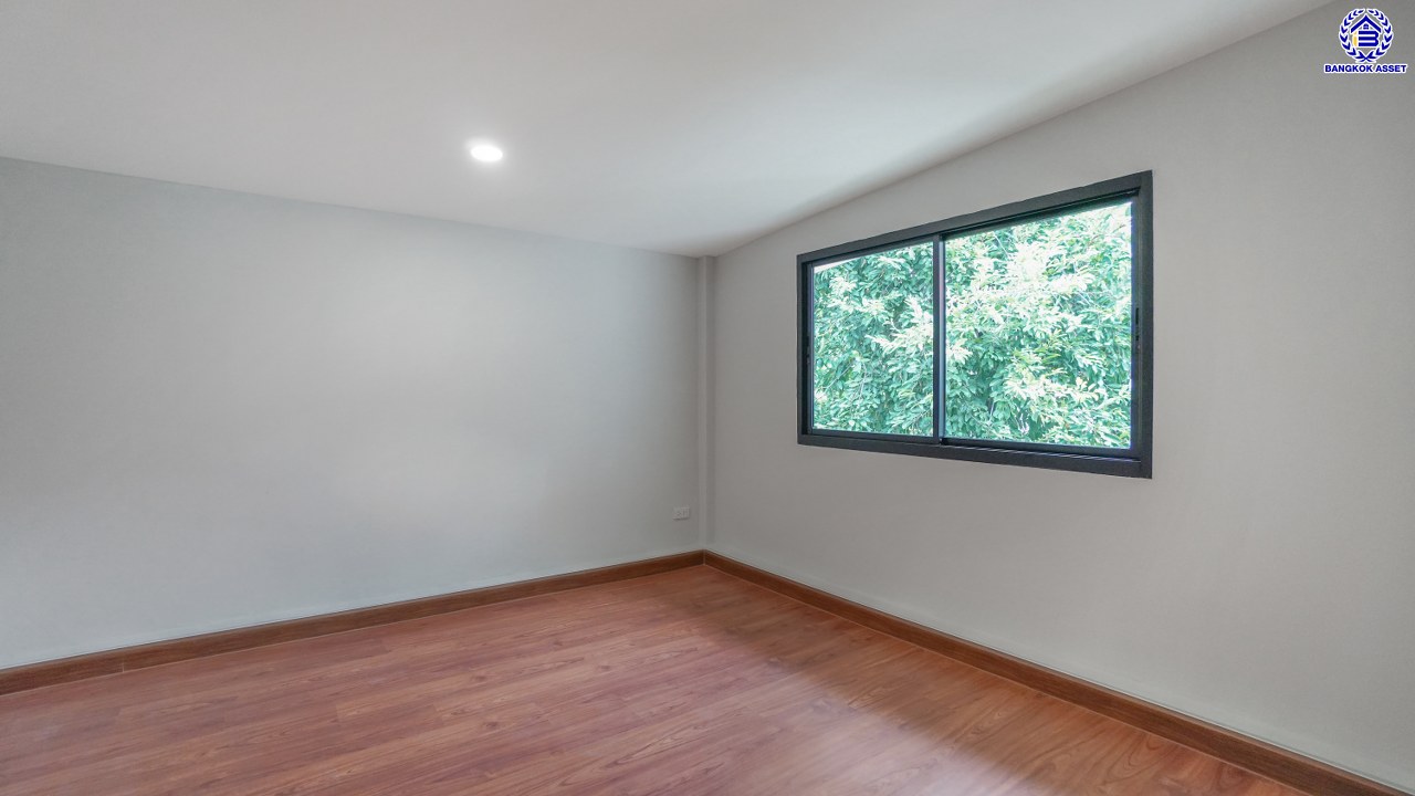 บ้านมือสองตกแต่งใหม่ โครงการ Nontara ราชพฤกษ์ (นนนที) New design เนื้อที่ 56 ตร.ว. บนพื้นที่ใช้สอยกว่า 227.77 ตร.ม. ฟังก์ชัน 4 ห้องนอน 3 ห้องน้ำ จอดรถได้ 2 คัน บนทำเลใจกลางราชพฤกษ์ ใกล้ห้างเซ็นทรัล เวสวิลล์, ทางพิเศษศรีรัช เชื่อมสู่สาทร-ปิ่นเกล้า ได้อย่างรวดเร็ว...