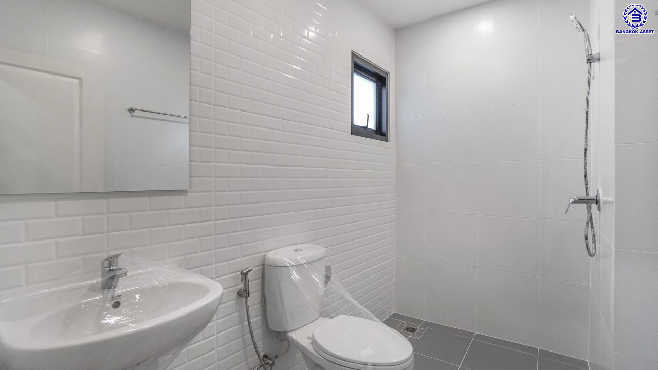 บ้านมือสองตกแต่งใหม่ โครงการ Nontara ราชพฤกษ์ (นนนที) New design เนื้อที่ 56 ตร.ว. บนพื้นที่ใช้สอยกว่า 227.77 ตร.ม. ฟังก์ชัน 4 ห้องนอน 3 ห้องน้ำ จอดรถได้ 2 คัน บนทำเลใจกลางราชพฤกษ์ ใกล้ห้างเซ็นทรัล เวสวิลล์, ทางพิเศษศรีรัช เชื่อมสู่สาทร-ปิ่นเกล้า ได้อย่างรวดเร็ว...