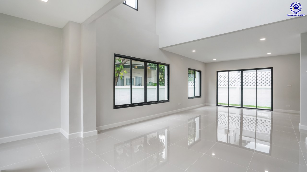 บ้านมือสองตกแต่งใหม่ โครงการ เนเบอร์โฮม วัชรพล เนื้อที่ 71.5 ตร.ว. พื้นที่ใช้สอย 231.98 ตร.ม. ฟังก์ชัน 4 ห้องนอน 3 ห้องน้ำ 2 ที่จอดรถ บนทำเลศักยภาพ เดินทางสะดวกเชื่อมต่อถนนสุขาภิบาล5 ถนนวัชรพล ถนนรามอินทรา ใกล้ห้างสรรพสินค้า Fashion Island และจุดขึ้นทางด่วน "รามอินทรา-อาจณรงค์"