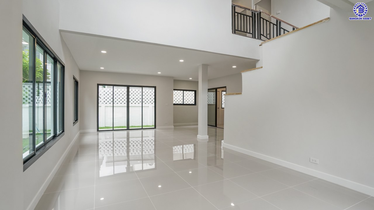 บ้านมือสองตกแต่งใหม่ โครงการ เนเบอร์โฮม วัชรพล เนื้อที่ 71.5 ตร.ว. พื้นที่ใช้สอย 231.98 ตร.ม. ฟังก์ชัน 4 ห้องนอน 3 ห้องน้ำ 2 ที่จอดรถ บนทำเลศักยภาพ เดินทางสะดวกเชื่อมต่อถนนสุขาภิบาล5 ถนนวัชรพล ถนนรามอินทรา ใกล้ห้างสรรพสินค้า Fashion Island และจุดขึ้นทางด่วน "รามอินทรา-อาจณรงค์"