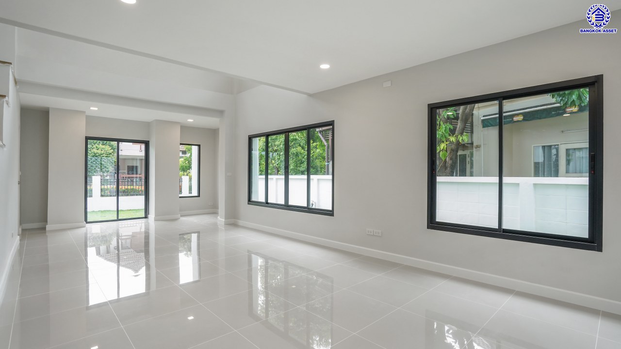 บ้านมือสองตกแต่งใหม่ โครงการ เนเบอร์โฮม วัชรพล เนื้อที่ 71.5 ตร.ว. พื้นที่ใช้สอย 231.98 ตร.ม. ฟังก์ชัน 4 ห้องนอน 3 ห้องน้ำ 2 ที่จอดรถ บนทำเลศักยภาพ เดินทางสะดวกเชื่อมต่อถนนสุขาภิบาล5 ถนนวัชรพล ถนนรามอินทรา ใกล้ห้างสรรพสินค้า Fashion Island และจุดขึ้นทางด่วน "รามอินทรา-อาจณรงค์"