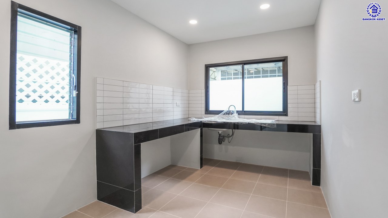 บ้านมือสองตกแต่งใหม่ โครงการ เนเบอร์โฮม วัชรพล เนื้อที่ 71.5 ตร.ว. พื้นที่ใช้สอย 231.98 ตร.ม. ฟังก์ชัน 4 ห้องนอน 3 ห้องน้ำ 2 ที่จอดรถ บนทำเลศักยภาพ เดินทางสะดวกเชื่อมต่อถนนสุขาภิบาล5 ถนนวัชรพล ถนนรามอินทรา ใกล้ห้างสรรพสินค้า Fashion Island และจุดขึ้นทางด่วน "รามอินทรา-อาจณรงค์"