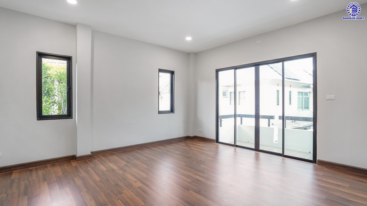 บ้านมือสองตกแต่งใหม่ โครงการ เนเบอร์โฮม วัชรพล เนื้อที่ 71.5 ตร.ว. พื้นที่ใช้สอย 231.98 ตร.ม. ฟังก์ชัน 4 ห้องนอน 3 ห้องน้ำ 2 ที่จอดรถ บนทำเลศักยภาพ เดินทางสะดวกเชื่อมต่อถนนสุขาภิบาล5 ถนนวัชรพล ถนนรามอินทรา ใกล้ห้างสรรพสินค้า Fashion Island และจุดขึ้นทางด่วน "รามอินทรา-อาจณรงค์"