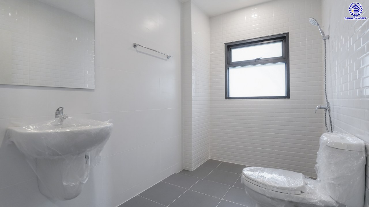 บ้านมือสองตกแต่งใหม่ โครงการ เนเบอร์โฮม วัชรพล เนื้อที่ 71.5 ตร.ว. พื้นที่ใช้สอย 231.98 ตร.ม. ฟังก์ชัน 4 ห้องนอน 3 ห้องน้ำ 2 ที่จอดรถ บนทำเลศักยภาพ เดินทางสะดวกเชื่อมต่อถนนสุขาภิบาล5 ถนนวัชรพล ถนนรามอินทรา ใกล้ห้างสรรพสินค้า Fashion Island และจุดขึ้นทางด่วน "รามอินทรา-อาจณรงค์"