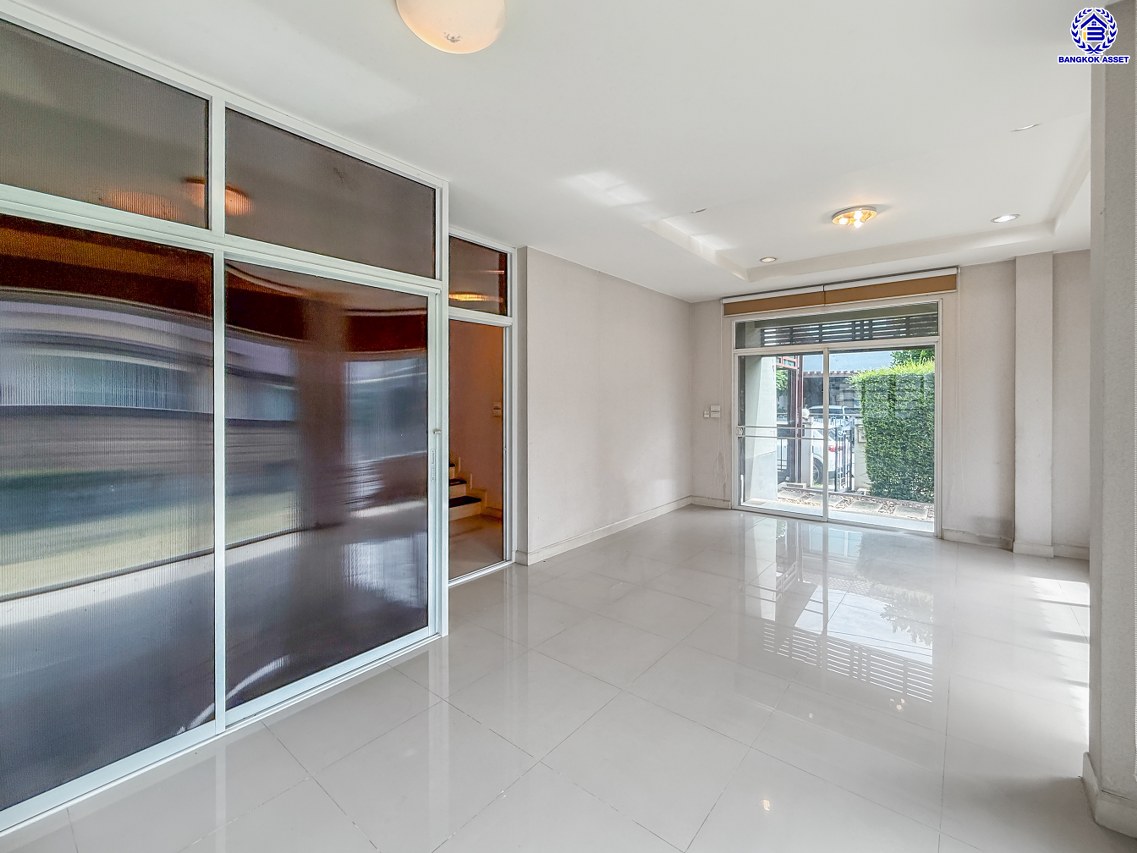 บ้านเดี่ยวมือสองนนทบุรี ทำเลใจกลางเมือง โครงการ บุราสิริ งามวงศ์วาน-ประชาชื่น บ้านหลังใหญ่ เนื้อที่ 63.4 ตร.ว. ฟังก์ชัน 3 ห้องนอน 3 ห้องน้ำ 2 ที่จอดรถ พื้นที่ใช้สอย 170 ตร.ม. เชื่อมต่อถนนหลายสาย ใกล้เดอะมอลล์ งามวงศ์วาน และจุดขึ้นทางด่วนงามวงศ์วาน