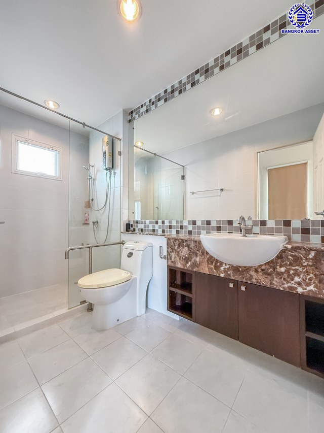 บ้านเดี่ยวมือสองนนทบุรี ทำเลใจกลางเมือง โครงการ บุราสิริ งามวงศ์วาน-ประชาชื่น บ้านหลังใหญ่ เนื้อที่ 63.4 ตร.ว. ฟังก์ชัน 3 ห้องนอน 3 ห้องน้ำ 2 ที่จอดรถ พื้นที่ใช้สอย 170 ตร.ม. เชื่อมต่อถนนหลายสาย ใกล้เดอะมอลล์ งามวงศ์วาน และจุดขึ้นทางด่วนงามวงศ์วาน