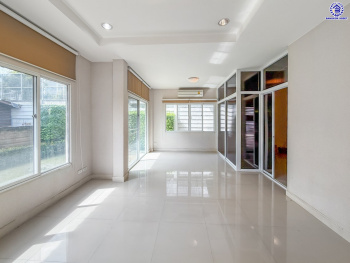 บ้านเดี่ยวมือสองนนทบุรี ทำเลใจกลางเมือง โครงการ บุราสิริ งามวงศ์วาน-ประชาชื่น บ้านหลังใหญ่ เนื้อที่ 63.4 ตร.ว. ฟังก์ชัน 3 ห้องนอน 3 ห้องน้ำ 2 ที่จอดรถ พื้นที่ใช้สอย 170 ตร.ม. เชื่อมต่อถนนหลายสาย ใกล้เดอะมอลล์ งามวงศ์วาน และจุดขึ้นทางด่วนงามวงศ์วาน