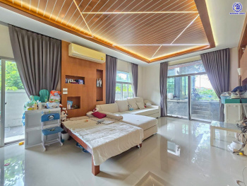 บ้านเดี่ยวมือสองนนทบุรี โครงการ เพอร์เฟคเพลส รัตนาธิเบศร์ หลังมุม บนเนื้อที่ 85.10 ตร.ว. พื้นที่ใช้สอย 250 ตร.ม. ฟังก์ชัน 3 ห้องนอน 3 ห้องน้ำ จอดรถได้ 2 คัน เฟสใหม่ใน private zone ใกล้เซ็นทรัลรัตนาธิเบศร์ เซ็นทรัลเวสต์เกต บนทำเลเชื่อมต่อได้หลายเส้นทาง ติดถนนรัตนาธิเบศร์ และ รถไฟฟ้าสายสีม่วง "สถานีไทรม้า"