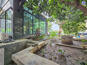 บ้านเดี่ยวมือสองนนทบุรี โครงการ เพอร์เฟคเพลส รัตนาธิเบศร์ หลังมุม บนเนื้อที่ 85.10 ตร.ว. พื้นที่ใช้สอย 250 ตร.ม. ฟังก์ชัน 3 ห้องนอน 3 ห้องน้ำ จอดรถได้ 2 คัน เฟสใหม่ใน private zone ใกล้เซ็นทรัลรัตนาธิเบศร์ เซ็นทรัลเวสต์เกต บนทำเลเชื่อมต่อได้หลายเส้นทาง ติดถนนรัตนาธิเบศร์ และ รถไฟฟ้าสายสีม่วง "สถานีไทรม้า"