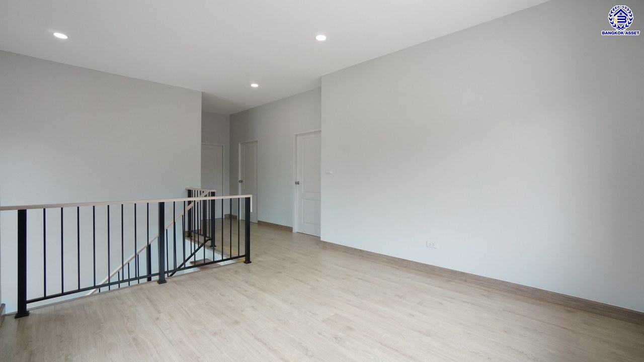 บ้านมือสองตกแต่งใหม่ บ้านเดี่ยวหลังมุม เดอะซิตี้1 ปิ่นเกล้า-พระราม5 ทำเลเดินทางสะดวก เชื่อมต่อถนนนครอินทร์ ถนนกาญจนาภิเษก ถนนราชพฤกษ์ ใกล้รถไฟฟ้าสายสีม่วง "สถานีแยกติวานนท์" บนเนื้อที่ 77 ตร.ว. พื้นที่ใช้สอย 225.52 ตร.ม. ฟังก์ชัน 3 ห้องนอน 3 ห้องน้ำ 2 ที่จอดรถ