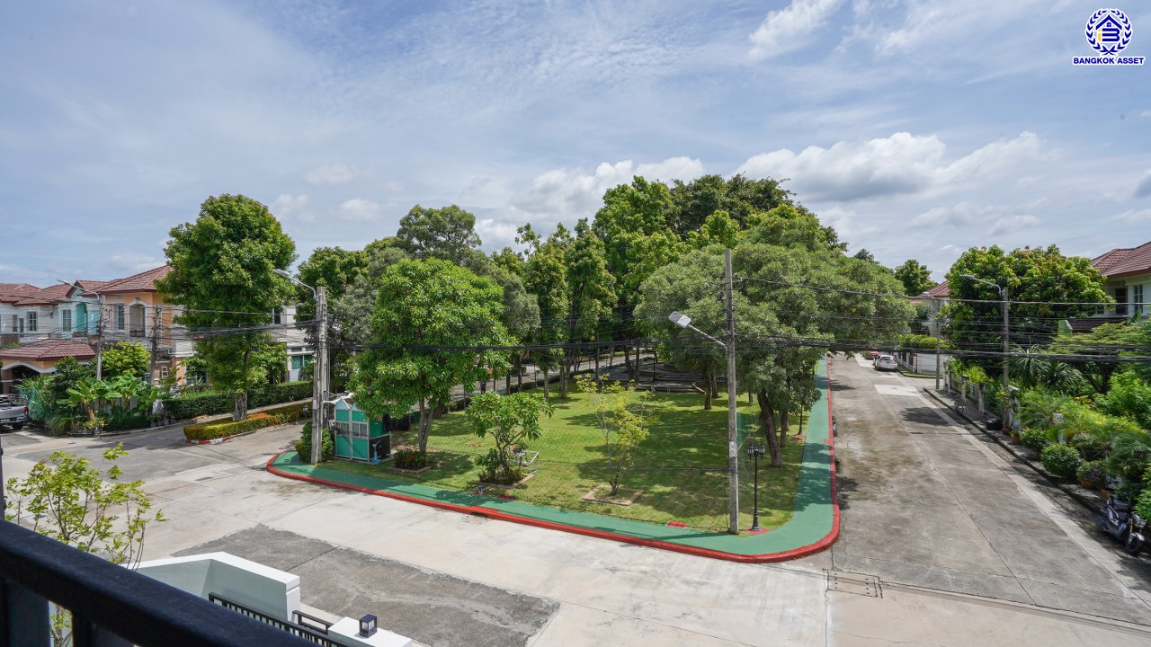 บ้านมือสองตกแต่งใหม่ บ้านเดี่ยวหลังมุม เดอะซิตี้1 ปิ่นเกล้า-พระราม5 ทำเลเดินทางสะดวก เชื่อมต่อถนนนครอินทร์ ถนนกาญจนาภิเษก ถนนราชพฤกษ์ ใกล้รถไฟฟ้าสายสีม่วง "สถานีแยกติวานนท์" บนเนื้อที่ 77 ตร.ว. พื้นที่ใช้สอย 225.52 ตร.ม. ฟังก์ชัน 3 ห้องนอน 3 ห้องน้ำ 2 ที่จอดรถ