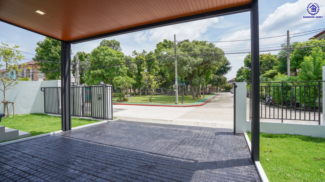 บ้านมือสองตกแต่งใหม่ บ้านเดี่ยวหลังมุม เดอะซิตี้1 ปิ่นเกล้า-พระราม5 ทำเลเดินทางสะดวก เชื่อมต่อถนนนครอินทร์ ถนนกาญจนาภิเษก ถนนราชพฤกษ์ ใกล้รถไฟฟ้าสายสีม่วง "สถานีแยกติวานนท์" บนเนื้อที่ 77 ตร.ว. พื้นที่ใช้สอย 225.52 ตร.ม. ฟังก์ชัน 3 ห้องนอน 3 ห้องน้ำ 2 ที่จอดรถ