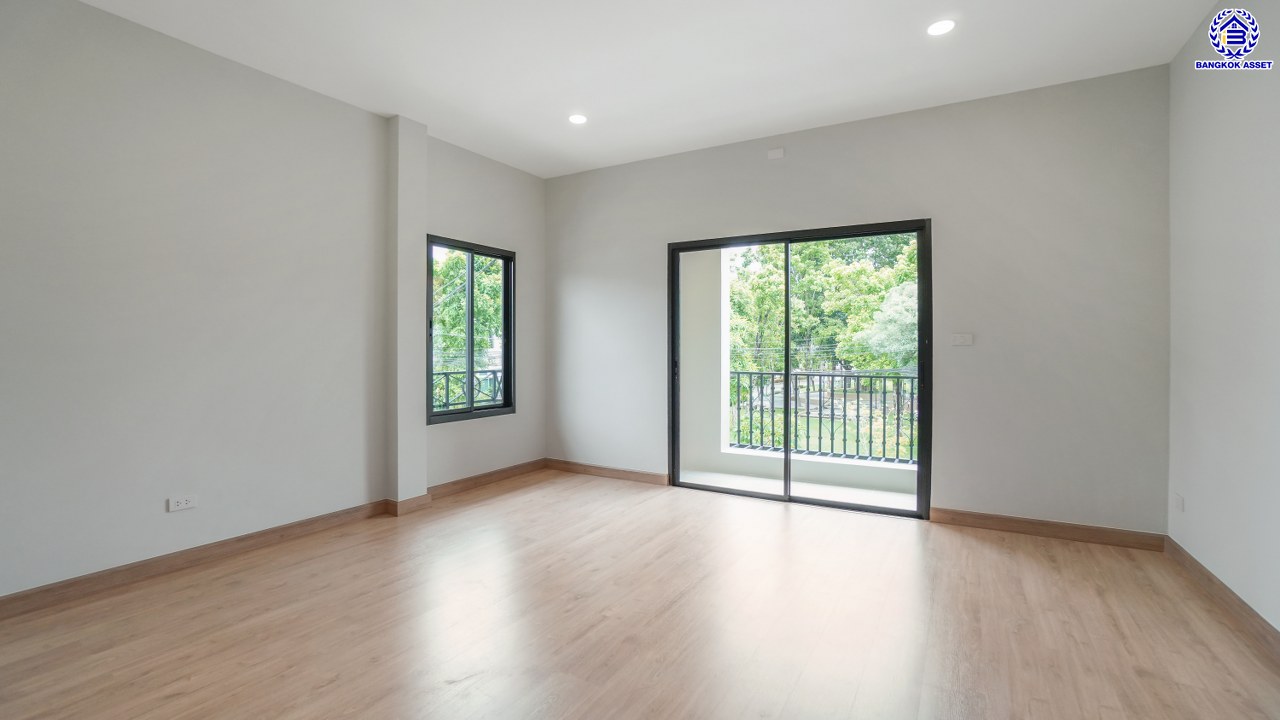 บ้านมือสองตกแต่งใหม่ บ้านเดี่ยวหลังมุม เดอะซิตี้1 ปิ่นเกล้า-พระราม5 ทำเลเดินทางสะดวก เชื่อมต่อถนนนครอินทร์ ถนนกาญจนาภิเษก ถนนราชพฤกษ์ ใกล้รถไฟฟ้าสายสีม่วง "สถานีแยกติวานนท์" บนเนื้อที่ 77 ตร.ว. พื้นที่ใช้สอย 225.52 ตร.ม. ฟังก์ชัน 3 ห้องนอน 3 ห้องน้ำ 2 ที่จอดรถ