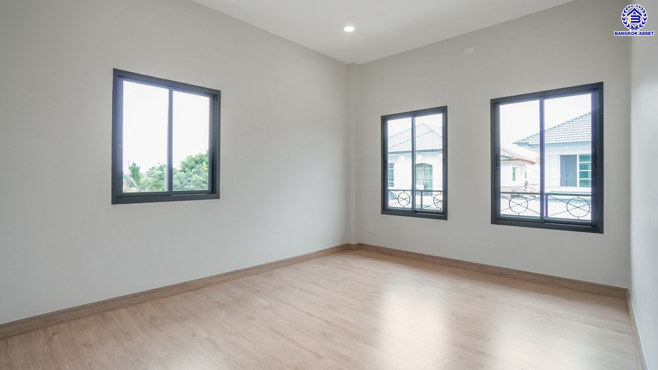 บ้านมือสองตกแต่งใหม่ บ้านเดี่ยวหลังมุม เดอะซิตี้1 ปิ่นเกล้า-พระราม5 ทำเลเดินทางสะดวก เชื่อมต่อถนนนครอินทร์ ถนนกาญจนาภิเษก ถนนราชพฤกษ์ ใกล้รถไฟฟ้าสายสีม่วง "สถานีแยกติวานนท์" บนเนื้อที่ 77 ตร.ว. พื้นที่ใช้สอย 225.52 ตร.ม. ฟังก์ชัน 3 ห้องนอน 3 ห้องน้ำ 2 ที่จอดรถ