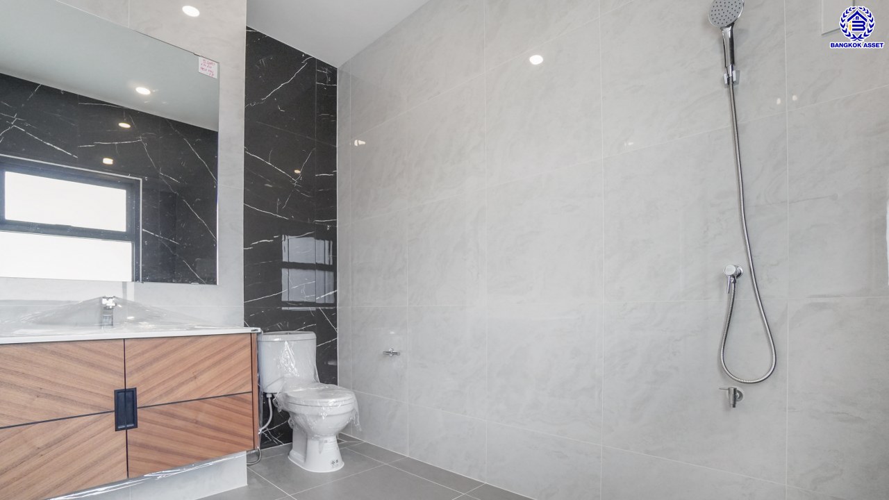 บ้านมือสองตกแต่งใหม่ บ้านเดี่ยวหลังมุม เดอะซิตี้1 ปิ่นเกล้า-พระราม5 ทำเลเดินทางสะดวก เชื่อมต่อถนนนครอินทร์ ถนนกาญจนาภิเษก ถนนราชพฤกษ์ ใกล้รถไฟฟ้าสายสีม่วง "สถานีแยกติวานนท์" บนเนื้อที่ 77 ตร.ว. พื้นที่ใช้สอย 225.52 ตร.ม. ฟังก์ชัน 3 ห้องนอน 3 ห้องน้ำ 2 ที่จอดรถ