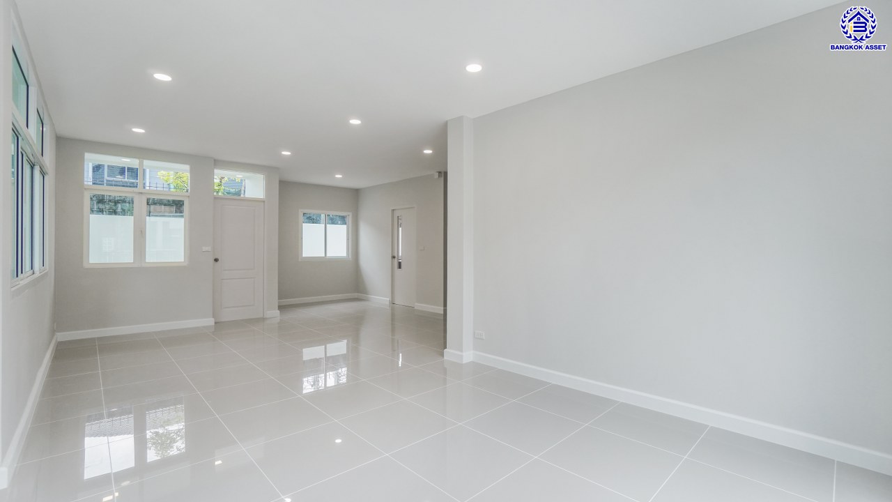 บ้านมือสองตกแต่งใหม่ โครงการ Nonvedian บางศรีเมือง (นนทวดี) เนื้อที่ 50 ตร.ว. พื้นที่ใช้สอย 208.29 ตร.ม. ฟังก์ชัน 3 ห้องนอน 3 ห้องน้ำ 2 ที่จอดรถ รีโนเวทพร้อมเข้าอยู่ เชื่อมต่อหลายเส้นทาง ทั้งถนนรัตนาธิเบศร์ ถนนติวานนท์ ถนนนครอินทร์ และยังสามารถเดินทางด้วยเรือได้ ใกล้รถไฟฟ้าสายสีม่วง "สถานีสะพานพระนั่งเกล้า"…