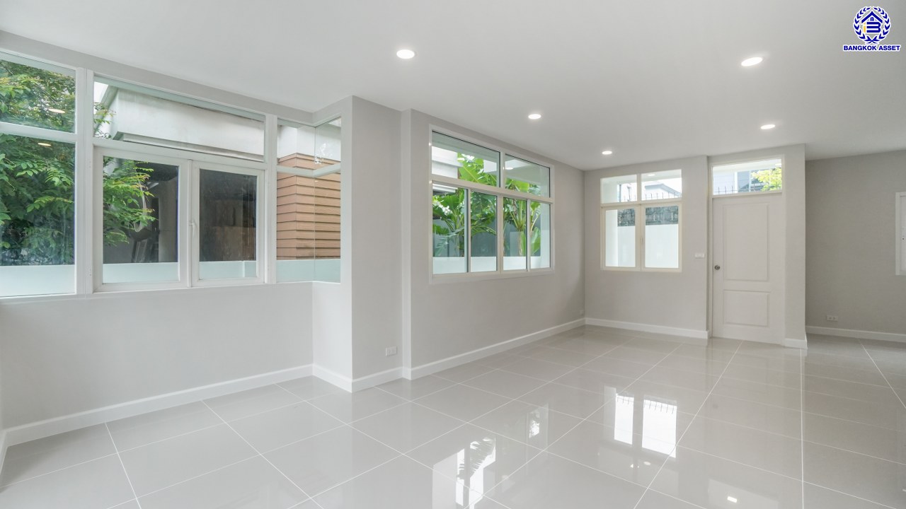 บ้านมือสองตกแต่งใหม่ โครงการ Nonvedian บางศรีเมือง (นนทวดี) เนื้อที่ 50 ตร.ว. พื้นที่ใช้สอย 208.29 ตร.ม. ฟังก์ชัน 3 ห้องนอน 3 ห้องน้ำ 2 ที่จอดรถ รีโนเวทพร้อมเข้าอยู่ เชื่อมต่อหลายเส้นทาง ทั้งถนนรัตนาธิเบศร์ ถนนติวานนท์ ถนนนครอินทร์ และยังสามารถเดินทางด้วยเรือได้ ใกล้รถไฟฟ้าสายสีม่วง "สถานีสะพานพระนั่งเกล้า"…