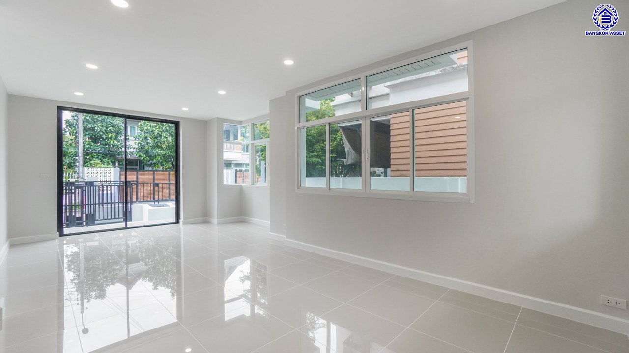 บ้านมือสองตกแต่งใหม่ โครงการ Nonvedian บางศรีเมือง (นนทวดี) เนื้อที่ 50 ตร.ว. พื้นที่ใช้สอย 208.29 ตร.ม. ฟังก์ชัน 3 ห้องนอน 3 ห้องน้ำ 2 ที่จอดรถ รีโนเวทพร้อมเข้าอยู่ เชื่อมต่อหลายเส้นทาง ทั้งถนนรัตนาธิเบศร์ ถนนติวานนท์ ถนนนครอินทร์ และยังสามารถเดินทางด้วยเรือได้ ใกล้รถไฟฟ้าสายสีม่วง "สถานีสะพานพระนั่งเกล้า"…