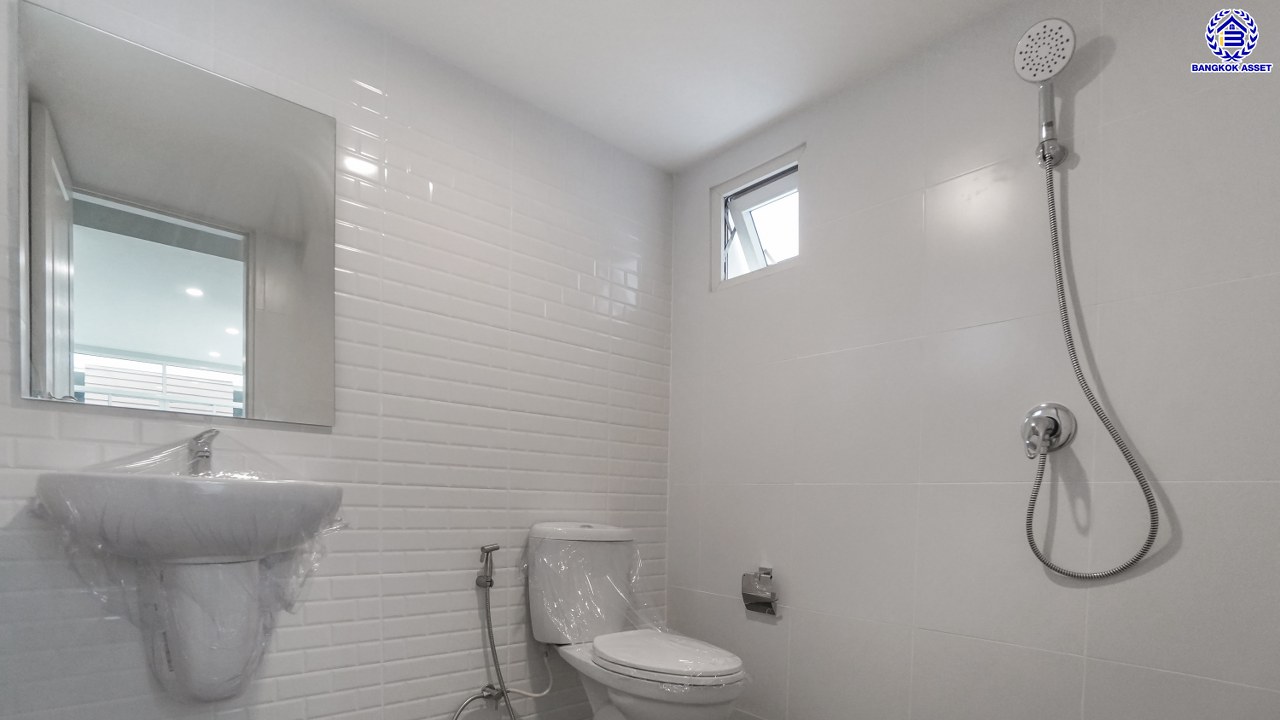 บ้านมือสองตกแต่งใหม่ โครงการ Nonvedian บางศรีเมือง (นนทวดี) เนื้อที่ 50 ตร.ว. พื้นที่ใช้สอย 208.29 ตร.ม. ฟังก์ชัน 3 ห้องนอน 3 ห้องน้ำ 2 ที่จอดรถ รีโนเวทพร้อมเข้าอยู่ เชื่อมต่อหลายเส้นทาง ทั้งถนนรัตนาธิเบศร์ ถนนติวานนท์ ถนนนครอินทร์ และยังสามารถเดินทางด้วยเรือได้ ใกล้รถไฟฟ้าสายสีม่วง "สถานีสะพานพระนั่งเกล้า"…