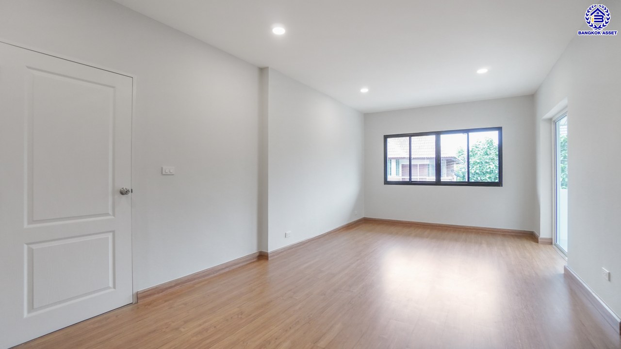 บ้านมือสองตกแต่งใหม่ โครงการ Nonvedian บางศรีเมือง (นนทวดี) เนื้อที่ 50 ตร.ว. พื้นที่ใช้สอย 208.29 ตร.ม. ฟังก์ชัน 3 ห้องนอน 3 ห้องน้ำ 2 ที่จอดรถ รีโนเวทพร้อมเข้าอยู่ เชื่อมต่อหลายเส้นทาง ทั้งถนนรัตนาธิเบศร์ ถนนติวานนท์ ถนนนครอินทร์ และยังสามารถเดินทางด้วยเรือได้ ใกล้รถไฟฟ้าสายสีม่วง "สถานีสะพานพระนั่งเกล้า"…