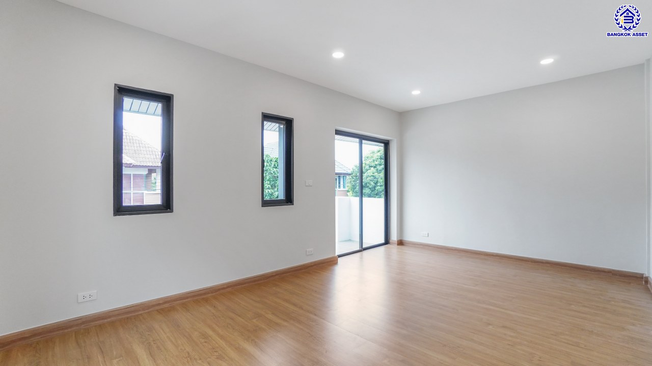 บ้านมือสองตกแต่งใหม่ โครงการ Nonvedian บางศรีเมือง (นนทวดี) เนื้อที่ 50 ตร.ว. พื้นที่ใช้สอย 208.29 ตร.ม. ฟังก์ชัน 3 ห้องนอน 3 ห้องน้ำ 2 ที่จอดรถ รีโนเวทพร้อมเข้าอยู่ เชื่อมต่อหลายเส้นทาง ทั้งถนนรัตนาธิเบศร์ ถนนติวานนท์ ถนนนครอินทร์ และยังสามารถเดินทางด้วยเรือได้ ใกล้รถไฟฟ้าสายสีม่วง "สถานีสะพานพระนั่งเกล้า"…