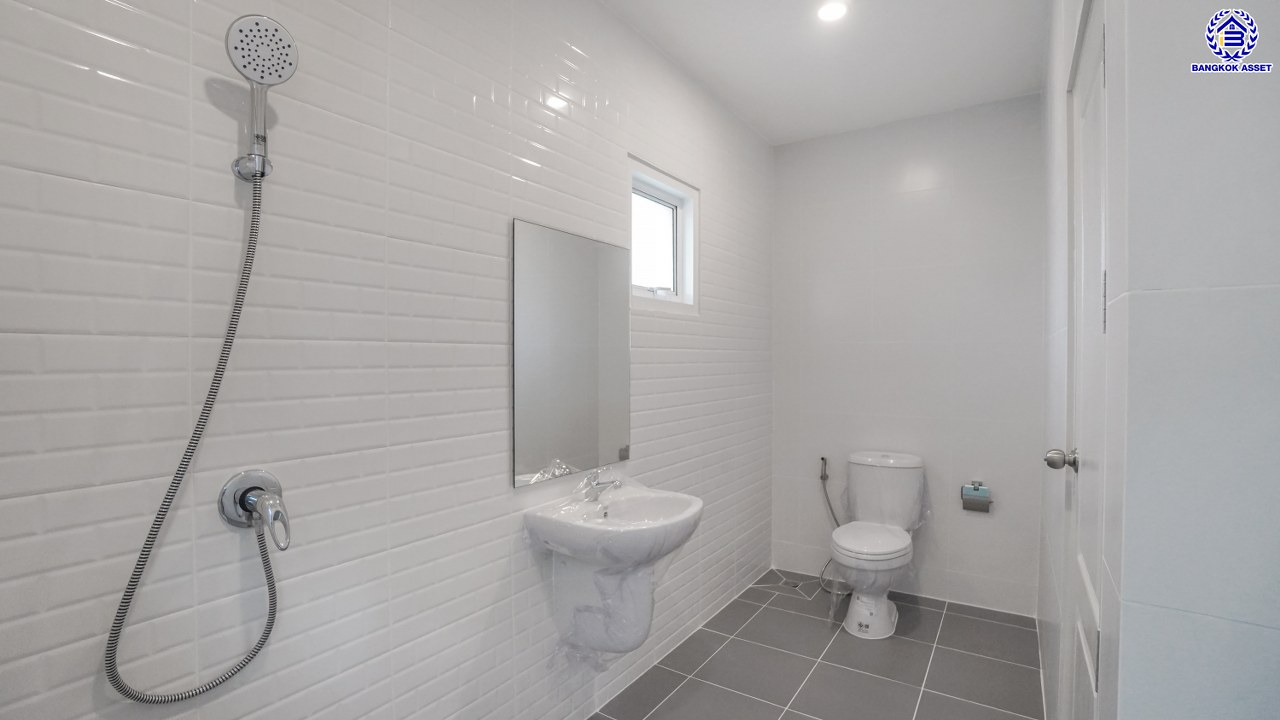 บ้านมือสองตกแต่งใหม่ โครงการ Nonvedian บางศรีเมือง (นนทวดี) เนื้อที่ 50 ตร.ว. พื้นที่ใช้สอย 208.29 ตร.ม. ฟังก์ชัน 3 ห้องนอน 3 ห้องน้ำ 2 ที่จอดรถ รีโนเวทพร้อมเข้าอยู่ เชื่อมต่อหลายเส้นทาง ทั้งถนนรัตนาธิเบศร์ ถนนติวานนท์ ถนนนครอินทร์ และยังสามารถเดินทางด้วยเรือได้ ใกล้รถไฟฟ้าสายสีม่วง "สถานีสะพานพระนั่งเกล้า"…