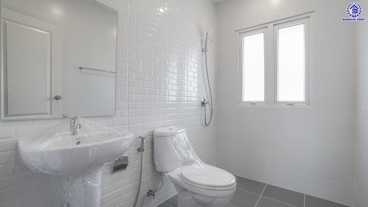 บ้านมือสองตกแต่งใหม่ โครงการ Nonvedian บางศรีเมือง (นนทวดี) เนื้อที่ 50 ตร.ว. พื้นที่ใช้สอย 208.29 ตร.ม. ฟังก์ชัน 3 ห้องนอน 3 ห้องน้ำ 2 ที่จอดรถ รีโนเวทพร้อมเข้าอยู่ เชื่อมต่อหลายเส้นทาง ทั้งถนนรัตนาธิเบศร์ ถนนติวานนท์ ถนนนครอินทร์ และยังสามารถเดินทางด้วยเรือได้ ใกล้รถไฟฟ้าสายสีม่วง "สถานีสะพานพระนั่งเกล้า"…