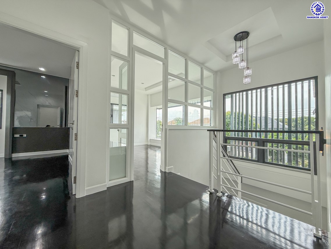 บ้านเดี่ยวมือสองนนทบุรี โครงการ เพอร์เฟคเพลส ราชพฤกษ์ รองรับทุกการใช้งาน บนเนื้อที่ 68.9 ตร.ว. พื้นที่ใช้สอย 250 ตร.ม. พร้อมฟังก์ชัน 3 ห้องนอน 3 ห้องน้ำ จอดรถได้ 2 คัน บ้านคุณภาพดี บนทำเลติดถนนราชพฤกษ์ เชื่อมต่อถนนรัตนาธิเบศร์ ใกล้รถไฟฟ้าสายสีม่วง "สถานีบางรักน้อยท่าอิฐ" จุดขึ้นทางด่วน "กาญจนาภิเษก" และเซ็นทรัล เวสต์วิลล์