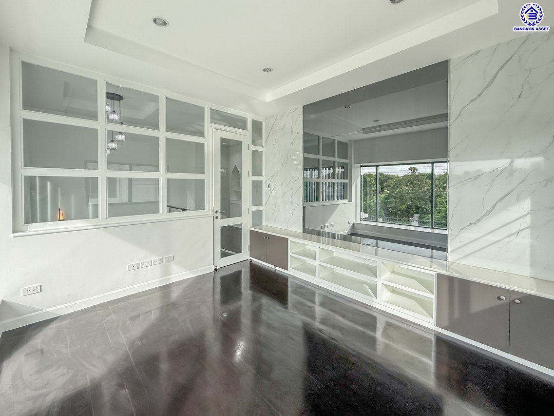 บ้านเดี่ยวมือสองนนทบุรี โครงการ เพอร์เฟคเพลส ราชพฤกษ์ รองรับทุกการใช้งาน บนเนื้อที่ 68.9 ตร.ว. พื้นที่ใช้สอย 250 ตร.ม. พร้อมฟังก์ชัน 3 ห้องนอน 3 ห้องน้ำ จอดรถได้ 2 คัน บ้านคุณภาพดี บนทำเลติดถนนราชพฤกษ์ เชื่อมต่อถนนรัตนาธิเบศร์ ใกล้รถไฟฟ้าสายสีม่วง "สถานีบางรักน้อยท่าอิฐ" จุดขึ้นทางด่วน "กาญจนาภิเษก" และเซ็นทรัล เวสต์วิลล์