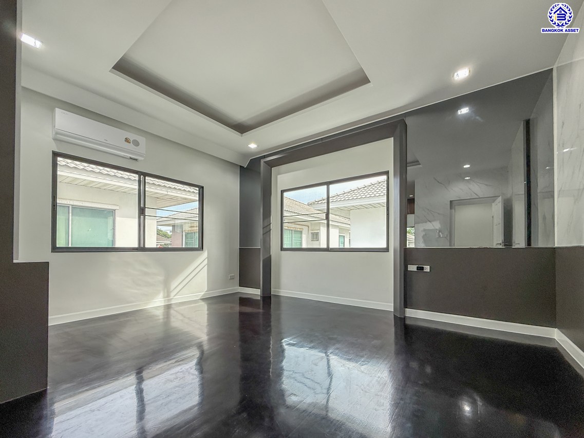 บ้านเดี่ยวมือสองนนทบุรี โครงการ เพอร์เฟคเพลส ราชพฤกษ์ รองรับทุกการใช้งาน บนเนื้อที่ 68.9 ตร.ว. พื้นที่ใช้สอย 250 ตร.ม. พร้อมฟังก์ชัน 3 ห้องนอน 3 ห้องน้ำ จอดรถได้ 2 คัน บ้านคุณภาพดี บนทำเลติดถนนราชพฤกษ์ เชื่อมต่อถนนรัตนาธิเบศร์ ใกล้รถไฟฟ้าสายสีม่วง "สถานีบางรักน้อยท่าอิฐ" จุดขึ้นทางด่วน "กาญจนาภิเษก" และเซ็นทรัล เวสต์วิลล์