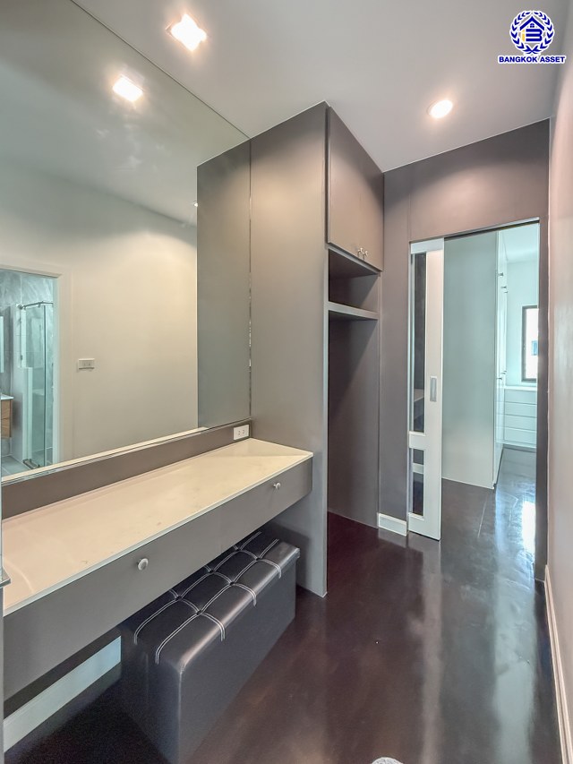 บ้านเดี่ยวมือสองนนทบุรี โครงการ เพอร์เฟคเพลส ราชพฤกษ์ รองรับทุกการใช้งาน บนเนื้อที่ 68.9 ตร.ว. พื้นที่ใช้สอย 250 ตร.ม. พร้อมฟังก์ชัน 3 ห้องนอน 3 ห้องน้ำ จอดรถได้ 2 คัน บ้านคุณภาพดี บนทำเลติดถนนราชพฤกษ์ เชื่อมต่อถนนรัตนาธิเบศร์ ใกล้รถไฟฟ้าสายสีม่วง "สถานีบางรักน้อยท่าอิฐ" จุดขึ้นทางด่วน "กาญจนาภิเษก" และเซ็นทรัล เวสต์วิลล์