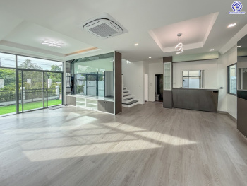 บ้านเดี่ยวมือสองนนทบุรี โครงการ เพอร์เฟคเพลส ราชพฤกษ์ รองรับทุกการใช้งาน บนเนื้อที่ 68.9 ตร.ว. พื้นที่ใช้สอย 250 ตร.ม. พร้อมฟังก์ชัน 3 ห้องนอน 3 ห้องน้ำ จอดรถได้ 2 คัน บ้านคุณภาพดี บนทำเลติดถนนราชพฤกษ์ เชื่อมต่อถนนรัตนาธิเบศร์ ใกล้รถไฟฟ้าสายสีม่วง "สถานีบางรักน้อยท่าอิฐ" จุดขึ้นทางด่วน "กาญจนาภิเษก" และเซ็นทรัล เวสต์วิลล์