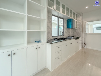 บ้านเดี่ยวมือสองนนทบุรี โครงการ เพอร์เฟคเพลส ราชพฤกษ์ รองรับทุกการใช้งาน บนเนื้อที่ 68.9 ตร.ว. พื้นที่ใช้สอย 250 ตร.ม. พร้อมฟังก์ชัน 3 ห้องนอน 3 ห้องน้ำ จอดรถได้ 2 คัน บ้านคุณภาพดี บนทำเลติดถนนราชพฤกษ์ เชื่อมต่อถนนรัตนาธิเบศร์ ใกล้รถไฟฟ้าสายสีม่วง "สถานีบางรักน้อยท่าอิฐ" จุดขึ้นทางด่วน "กาญจนาภิเษก" และเซ็นทรัล เวสต์วิลล์