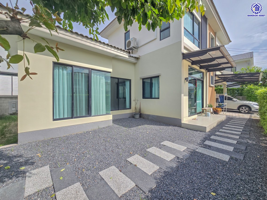 บ้านเดี่ยวมือสองกรุงเทพฯ โครงการ คาซ่าวิลล์ วงแหวน-จตุโชติ เนื้อที่ 60.50 ตร.ว. พื้นที่ใช้สอย 160 ตร.ม. ฟังก์ชัน 4 ห้องนอน 3 ห้องน้ำ 2 ที่จอดรถ แถมฟรี! 2 เครื่องปรับอากาศ, เครื่องทำน้ำอุ่น, เครื่องดูดควัน บนทำเลเชื่อมต่อถนนสายไหม, ถนนหทัยราษฎร์, ถนนลำลูกกา, ถนนสุขาภิบาล5 และใกล้จุดขึ้นทางด่วน "มอเตอร์เวย์ บางประอิน"