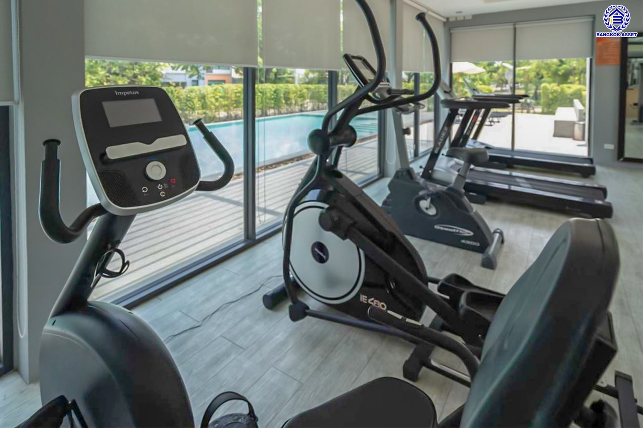 บ้านเดี่ยวมือสองกรุงเทพฯ โครงการ คาซ่าวิลล์ วงแหวน-จตุโชติ เนื้อที่ 60.50 ตร.ว. พื้นที่ใช้สอย 160 ตร.ม. ฟังก์ชัน 4 ห้องนอน 3 ห้องน้ำ 2 ที่จอดรถ แถมฟรี! 2 เครื่องปรับอากาศ, เครื่องทำน้ำอุ่น, เครื่องดูดควัน บนทำเลเชื่อมต่อถนนสายไหม, ถนนหทัยราษฎร์, ถนนลำลูกกา, ถนนสุขาภิบาล5 และใกล้จุดขึ้นทางด่วน "มอเตอร์เวย์ บางประอิน"