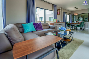 บ้านเดี่ยวมือสองกรุงเทพฯ โครงการ คาซ่าวิลล์ วงแหวน-จตุโชติ เนื้อที่ 60.50 ตร.ว. พื้นที่ใช้สอย 160 ตร.ม. ฟังก์ชัน 4 ห้องนอน 3 ห้องน้ำ 2 ที่จอดรถ แถมฟรี! 2 เครื่องปรับอากาศ, เครื่องทำน้ำอุ่น, เครื่องดูดควัน บนทำเลเชื่อมต่อถนนสายไหม, ถนนหทัยราษฎร์, ถนนลำลูกกา, ถนนสุขาภิบาล5 และใกล้จุดขึ้นทางด่วน "มอเตอร์เวย์ บางประอิน"