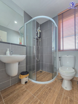 บ้านเดี่ยวมือสองกรุงเทพฯ โครงการ คาซ่าวิลล์ วงแหวน-จตุโชติ เนื้อที่ 60.50 ตร.ว. พื้นที่ใช้สอย 160 ตร.ม. ฟังก์ชัน 4 ห้องนอน 3 ห้องน้ำ 2 ที่จอดรถ แถมฟรี! 2 เครื่องปรับอากาศ, เครื่องทำน้ำอุ่น, เครื่องดูดควัน บนทำเลเชื่อมต่อถนนสายไหม, ถนนหทัยราษฎร์, ถนนลำลูกกา, ถนนสุขาภิบาล5 และใกล้จุดขึ้นทางด่วน "มอเตอร์เวย์ บางประอิน"