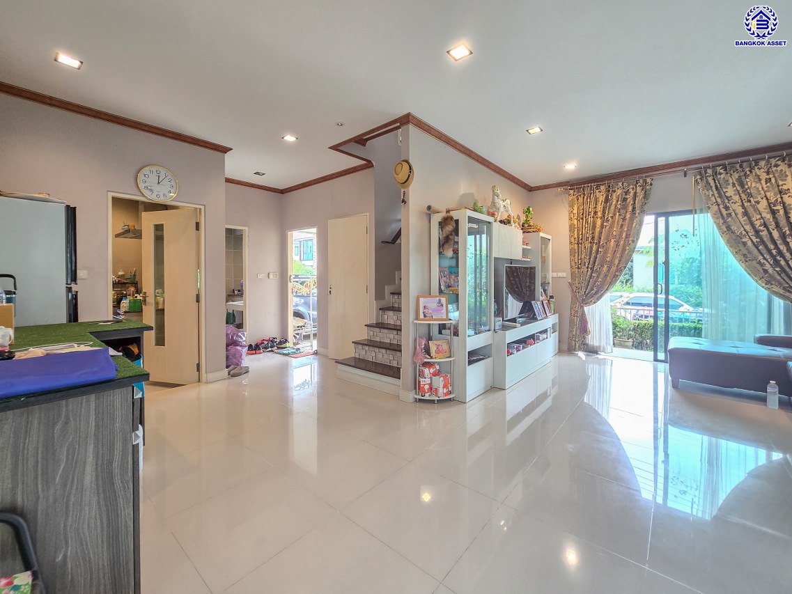 บ้านเดี่ยวมือสองปทุมธานี โครงการ สราญสิริ ติวานนท์-แจ้งวัฒนะ เนื้อที่ 58 ตร.ว. พื้นที่ใช้สอย 149 ตร.ม. ฟังก์ชัน 3 ห้องนอน 3 ห้องน้ำ 2 ที่จอดรถ บ้านเดี่ยวพร้อมอยู่ พร้อมของแถม เครื่องปรับอากาศ, เครื่องทำน้ำอุ่น ฟรี โครงการบนทำเลดี เดินทางสะดวก เชื่อมต่อถนนแจ้งวัฒนะ ถนนติวานนท์ ใกล้ห้างสรรพสินค้าโรบินสัน ศรีสมาน เซ็นทรัลแจ้งวัฒนะ