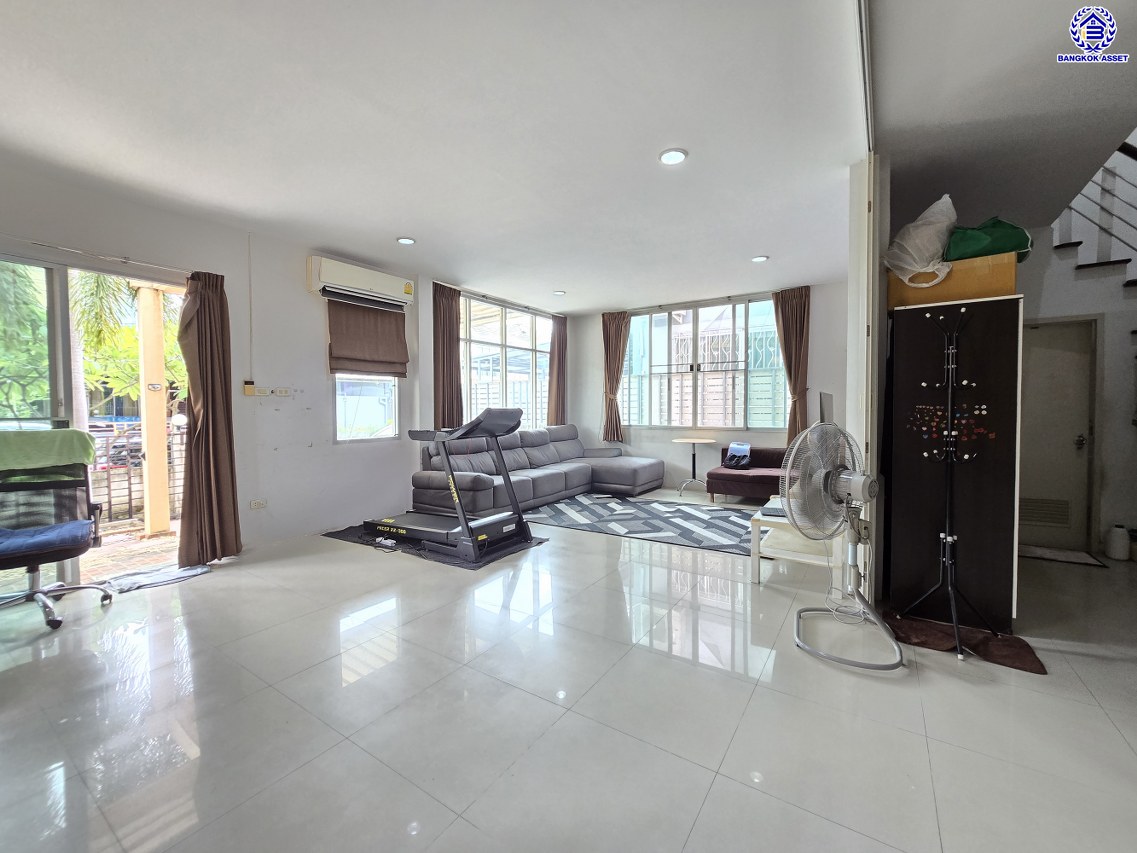 บ้านเดี่ยวมือสองกรุงเทพฯ โครงการ ชนันธร กรีนวิลล์ บางบอน3 เนื้อที่ 50.10 ตร.ว. พื้นที่ใช้สอย 160 ตร.ม. ฟังก์ชัน 3 ห้องนอน 3 ห้องน้ำ จอดรถได้ 2 คัน พร้อมแแถมฟรี เครื่องปรับอากาศ และ เครื่องทำน้ำอุ่น บนทำเลศักยภาพ เชื่อมต่อหลายเส้นทาง ใกล้จุดขึ้นทางด่วน "พระราม2" และรถไฟฟ้าสายสีน้ำเงิน "สถานีหลักสอง"