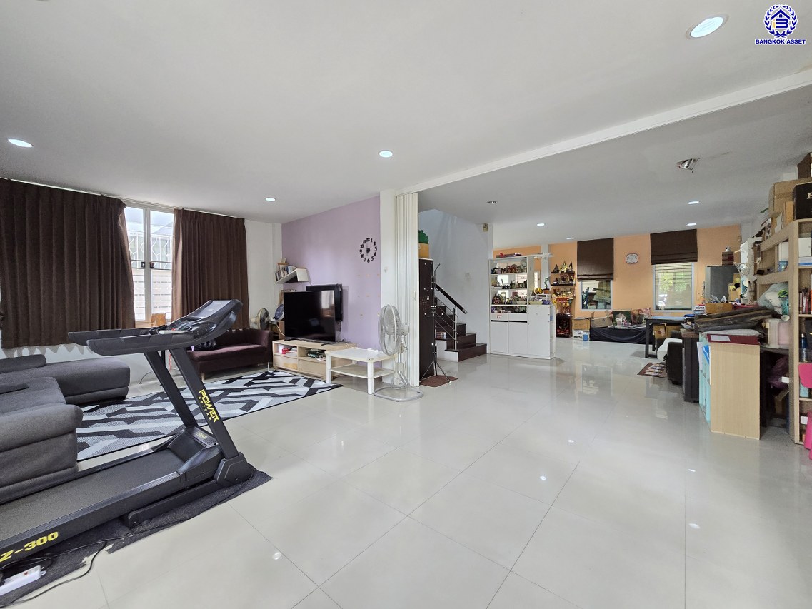 บ้านเดี่ยวมือสองกรุงเทพฯ โครงการ ชนันธร กรีนวิลล์ บางบอน3 เนื้อที่ 50.10 ตร.ว. พื้นที่ใช้สอย 160 ตร.ม. ฟังก์ชัน 3 ห้องนอน 3 ห้องน้ำ จอดรถได้ 2 คัน พร้อมแแถมฟรี เครื่องปรับอากาศ และ เครื่องทำน้ำอุ่น บนทำเลศักยภาพ เชื่อมต่อหลายเส้นทาง ใกล้จุดขึ้นทางด่วน "พระราม2" และรถไฟฟ้าสายสีน้ำเงิน "สถานีหลักสอง"